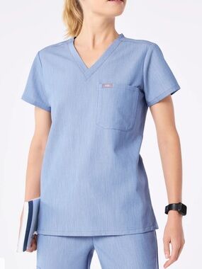 Figs blue chambray scrub set 1 pocket top with elastic waist cargo pants medium